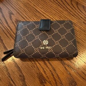 Nine West Lockup 9S French Wallet